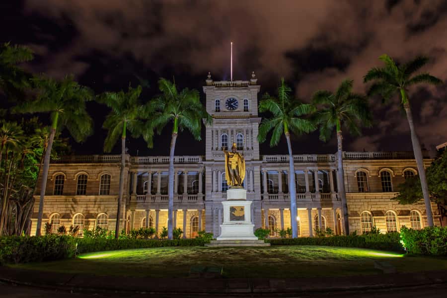 Honolulu Haunts: Ghosts and Spirits Walking Tour - A 7 PM walking tour that works as a real Oahu evening