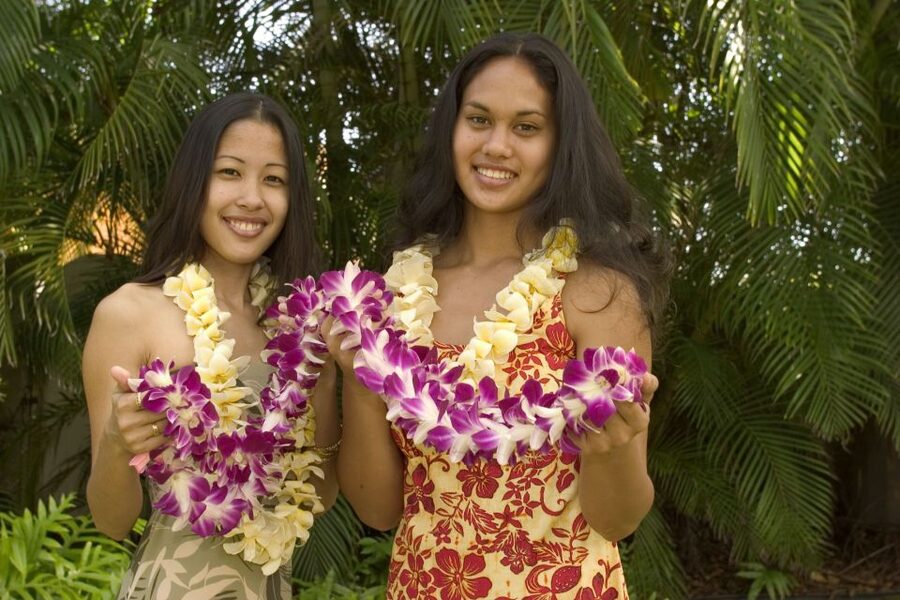 Honolulu Honeymoon Airport Lei Greeting - First Moments at HNL, Personalized Lei in Hand