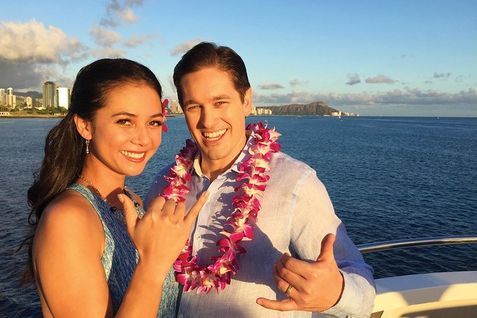 Honolulu: Pacific Star Sunset Dinner Cruise and Show - Getting to Aloha Tower Marketplace and finding Pier 8 without stress
