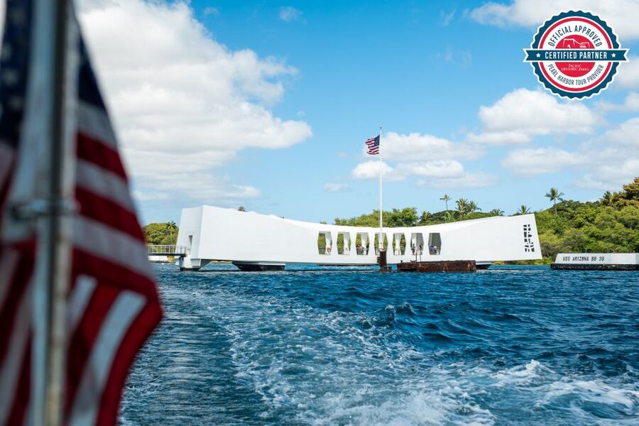 Honolulu: Salute to Pearl Harbor - USS Arizona Memorial Tour - How the guides change the experience on the rides there and back