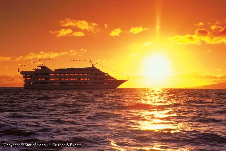 Honolulu: Sunset 5 Course Dinner Cruise with Entertainment - Waikiki and Ala Moana passes: easy sightseeing without the stress