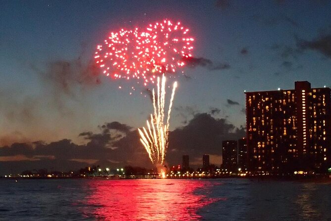 Honolulu Sunset Dinner Cruise with Friday Fireworks Show - The Friday plan: fireworks, coastline, and Diamond Head