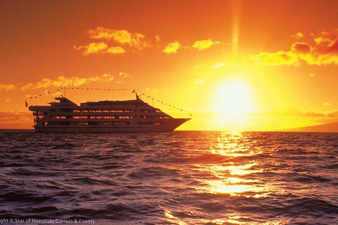 Honolulu: Three Star Deluxe Sunset Dinner Cruise and Show - Dinner on a moving ship: the 5 courses that set expectations