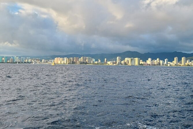 Late Breakfast Cruise in Honolulu - The breakfast: Kona coffee, taro French toast, and loco moco