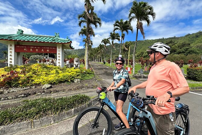 Manoa Falls-Electric Bike to Hike Experience Local meal included - Ascending through Manoa Valley neighborhoods: a calmer kind of sightseeing