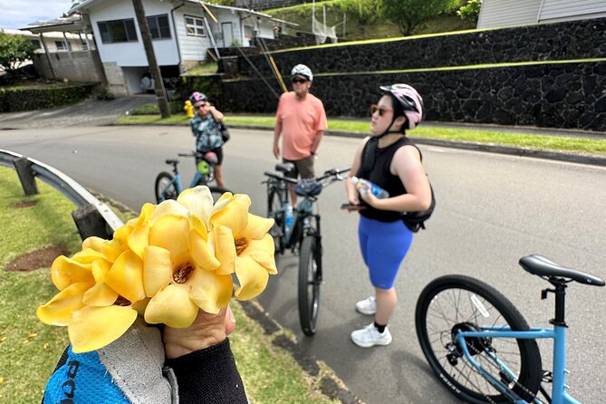 Manoa Falls-Electric Bike to Hike Experience Local meal included - Kapiolani Park and Ala Wai Canal: the city intro you actually learn from