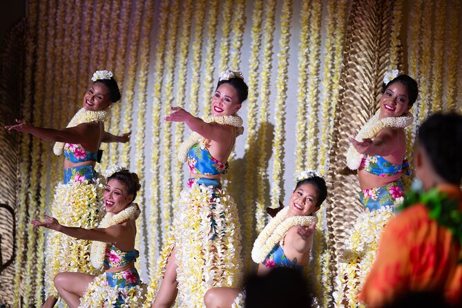 Nā Lei Aloha, A Waikīkī Lū'au - Intimate feel, professional performers, and what the pacing feels like