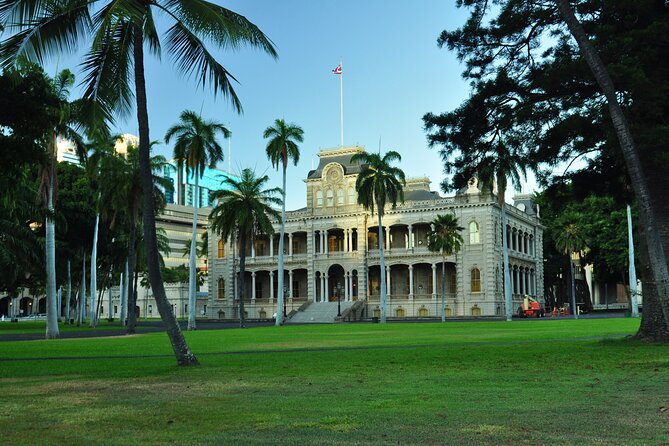 O‘ahu Highlights Private Guided Tour: Landmarks & Architecture - Waikīkī’s Kalākaua Avenue: the warm-up before the big views