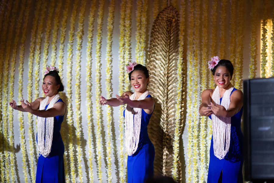 Oʻahu: Nā Lei Aloha Lūʻau & Dinner or Cocktail Show Option - Rooftop sunset timing and what the pre-show feels like