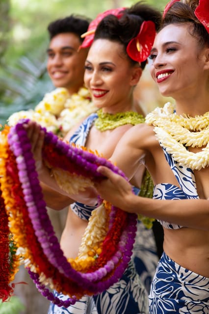 Oʻahu: Nā Lei Aloha Lūʻau & Dinner or Cocktail Show Option - The hula show: story, meaning, and audience energy