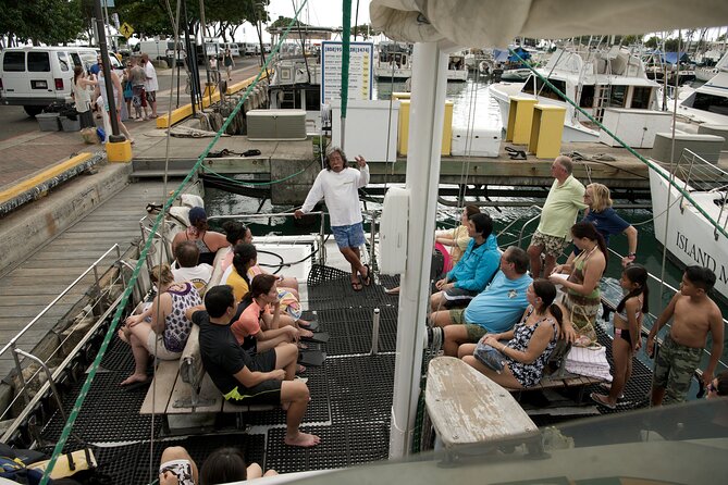 Oahu Catamaran Waikiki Sunset on 40 Foot Catamaran: Food and BYOB - Timing and weather: when sunset might be cloudy
