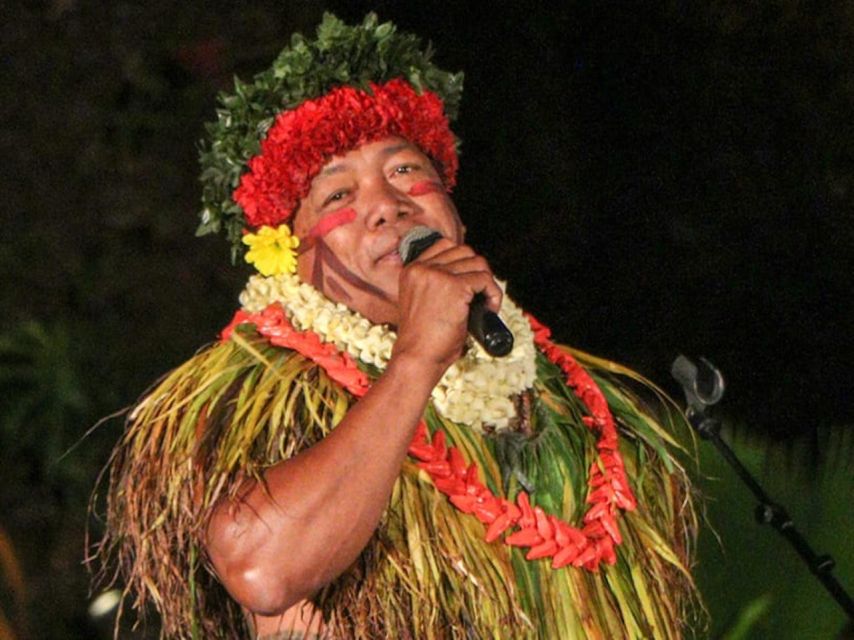 Oahu: Chief's Luau Dinner Show - Fire Knife Dancing: The 8-Man, 10-Minute Signature Moment