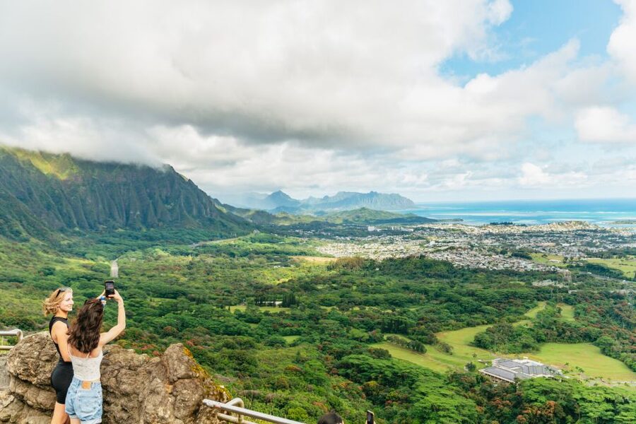 Oahu: Circle Island Tour with Lunch & Waimea Waterfall - Dole Plantation and the Waikiki return with Iolani Palace drive-by