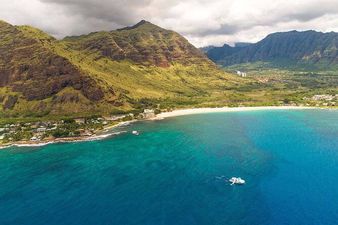 Oahu Dolphin and Snorkel Tour with Waikiki Pickup & Lunch - Crew energy and Hawaiian culture, what you will feel onboard