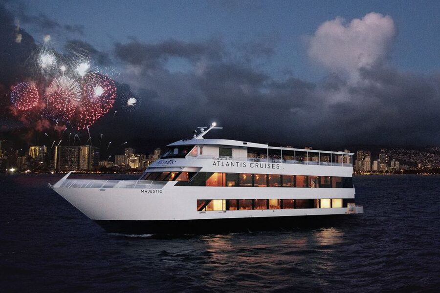 Oahu: Friday Night Fireworks Cocktail Cruise - Friday Night Fireworks on Oahu: the 90-minute plan
