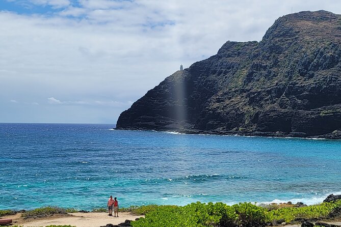 Oahu Fun Circle Island Tour With Pickup - Waimanalo and the Macadamia Nut Farm Outlet: local flavor breaks