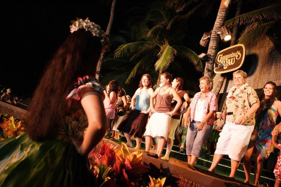 Oahu: Germaine's Traditional Luau Show & Buffet Dinner - Timing, Waikiki pickup, and how to avoid a frustrating start