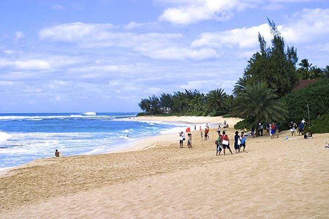 Oahu Grand Circle Island: Discover the Heart & Soul of Hawaii - Nuuanu Pali lookout and Chinaman’s Hat: geology with a side of drama