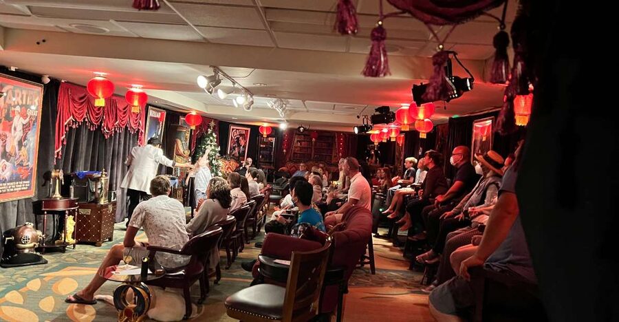 Oahu: Hilton Waikiki Beach Hotel Magical Mystery Show - The Magical Mystery Show: What Close-Up Parlor Magic Feels Like