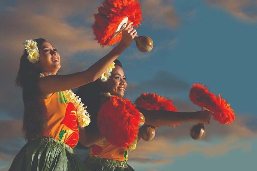 Oahu: Hilton Waikiki Starlight Luau - Voyages Across the South Seas and the dance-and-music core
