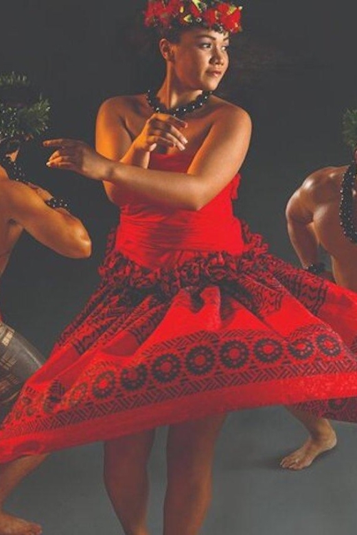 Oahu: Hilton Waikiki Starlight Luau - The luau feast and drinks: included, but not always “top tier”
