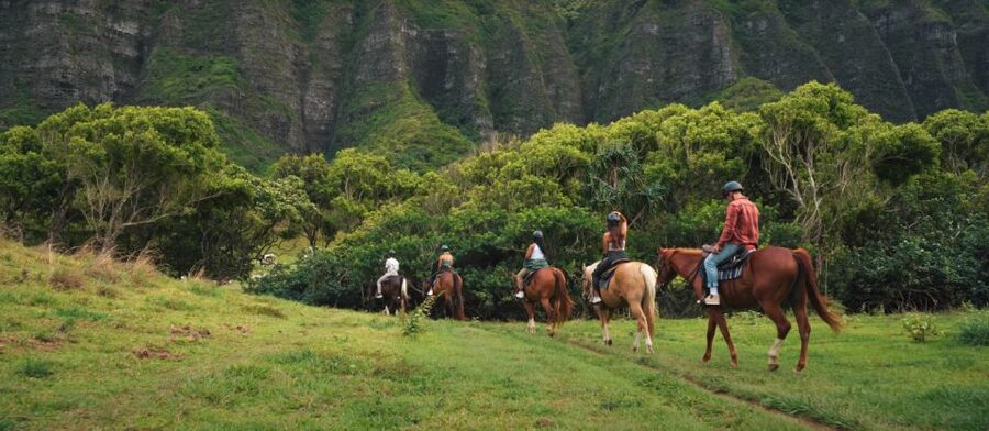 Oahu: Kualoa Hills and Valleys Horseback Riding Tour - Quick hits before you saddle up