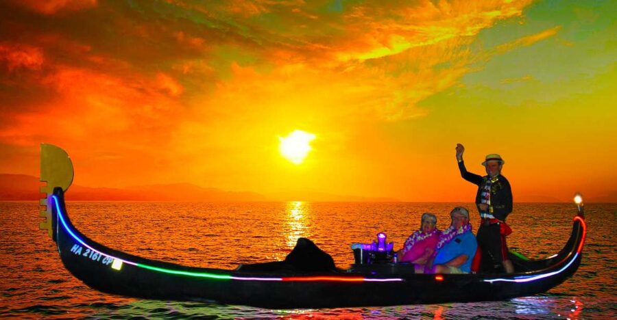 Oahu: Luxury Gondola Cruise with Drinks and Pastries - Why a Venetian gondola feels special on Oahu