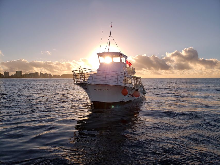 Oahu Night Dive: Adventure for Certified Divers - A 3-hour plan that really uses the dark: briefing, twilight, then black water