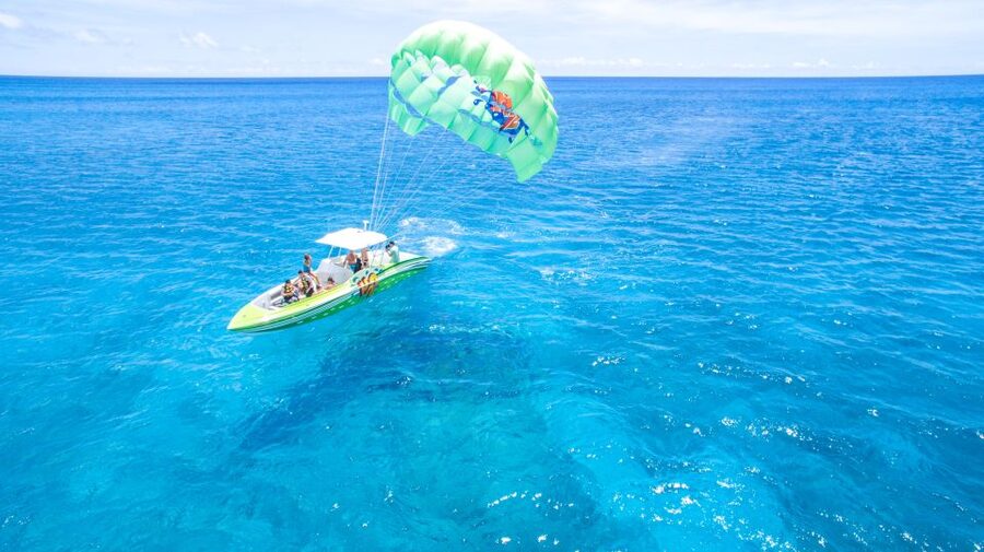 Oahu: Parasail on Maunalua Bay with Diamond Head Views - The Captain Dunk and Smooth Landing Back on the Boat