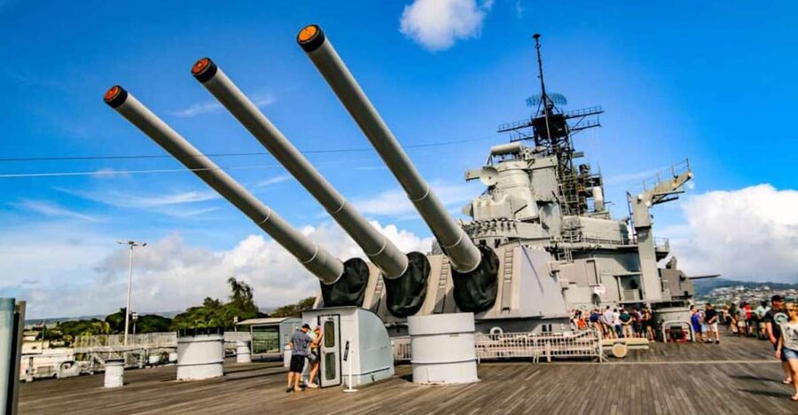 Oahu: Pearl Harbor Battleship Tour - Pearl Harbor Visitor Center and film, the right start