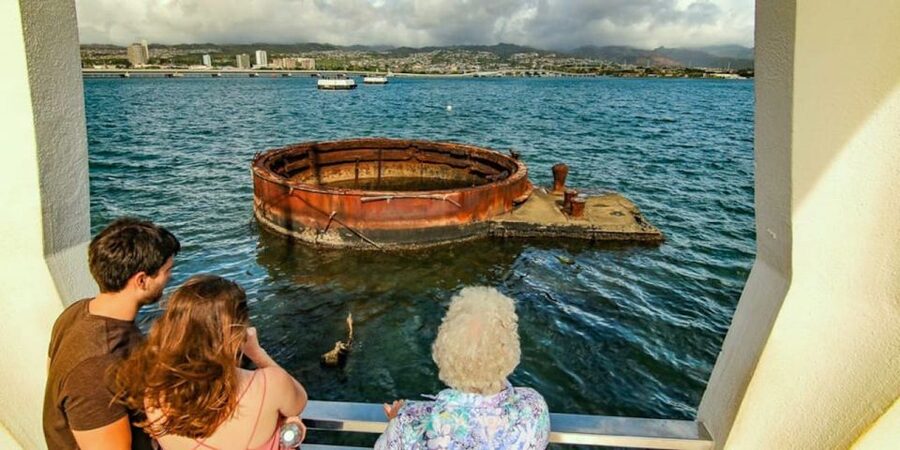 Oahu: Pearl Harbor Battleship Tour - Honolulu viewpoints after the harbor, Punchbowl and the drive through the Pacific