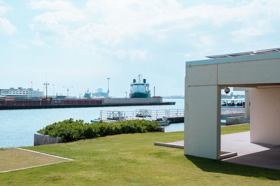 Oahu: Pearl Harbor, USS Arizona, and City Highlights Tour - Punchbowl National Cemetery and Courts of the Missing: respect with a bus-friendly schedule