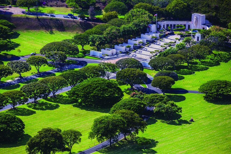 Oahu: Pearl Harbor, USS Arizona, and City Highlights Tour - Historic Honolulu loop: Iolani Palace, Kamehameha, and the old city feel