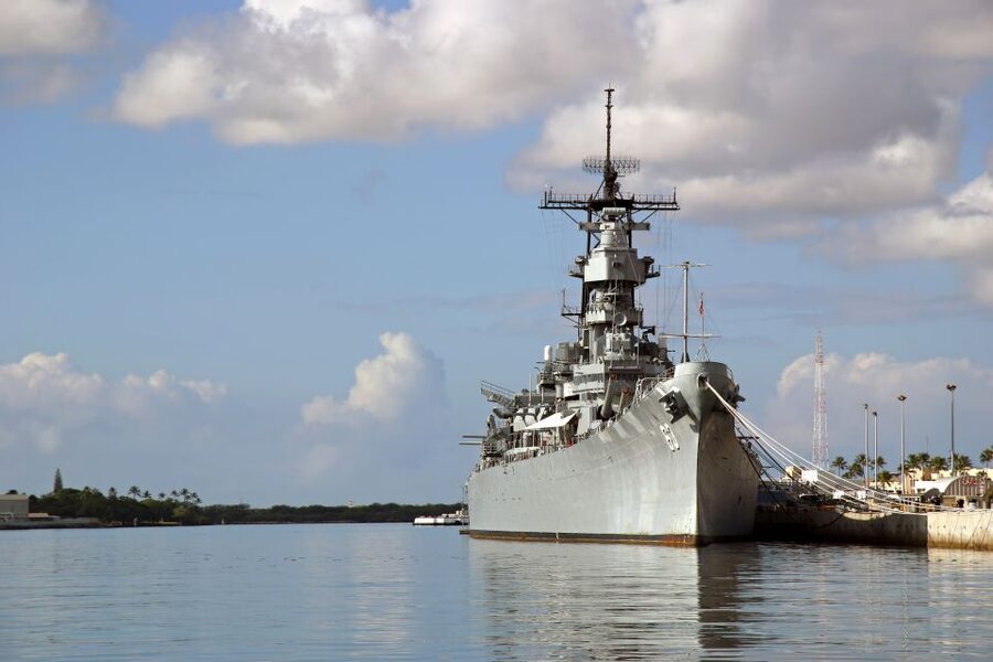 Oahu: Pearl Harbor, USS Arizona, Might Mo, & Honolulu Tour - Battleship Missouri, Mighty Mo: deck time feels bigger than you expect