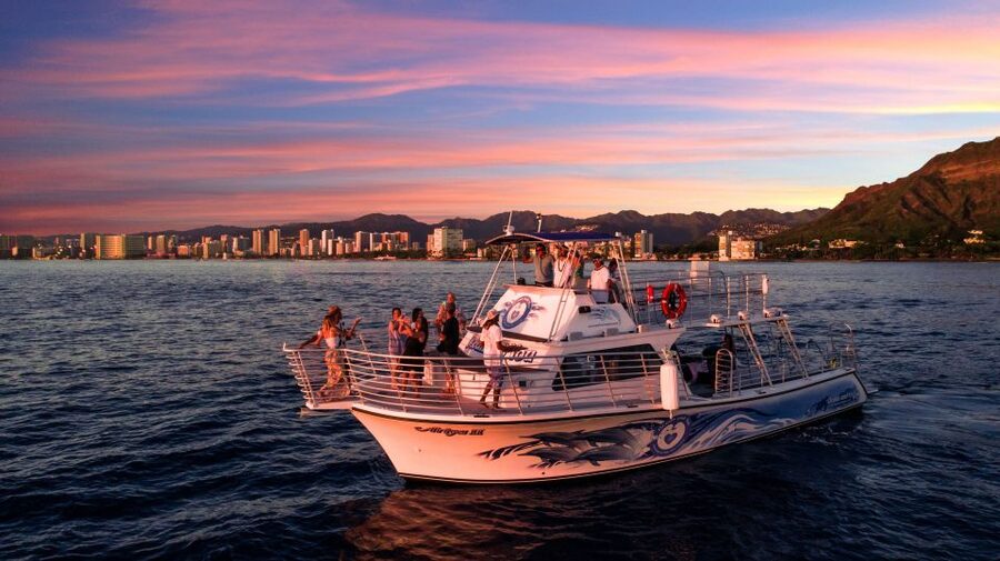 Oahu: Premium Waikiki Sunset Party Cruise with Live DJ - Friday Night Fireworks From the Seaside
