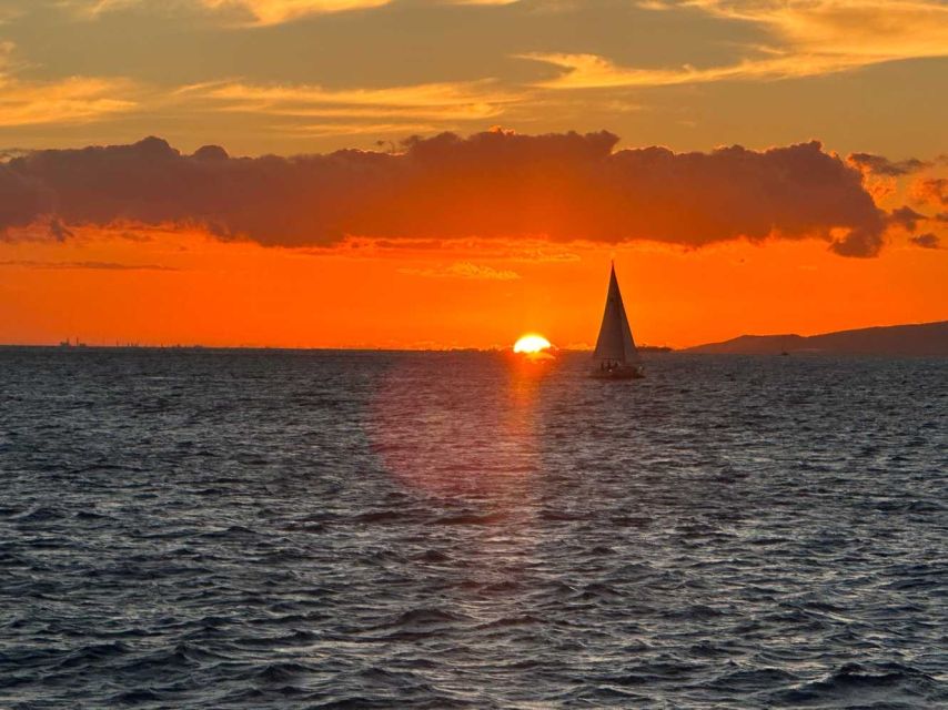 Oahu: Sunset sailing in small intimate groups - Snacking, Drinks, and Bringing Your Own Food Like a Local