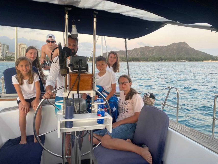 Oahu: Sunset sailing in small intimate groups - What to Bring and Wear for an Oahu Yacht Sunset