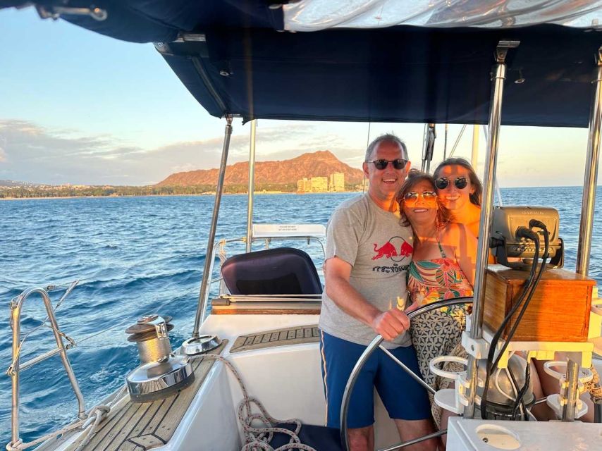 Oahu: Sunset sailing in small intimate groups - Who This Oahu Sunset Sail Fits Best