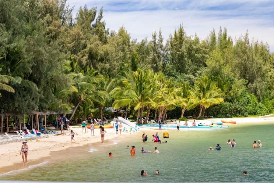 Oahu: The Complete Pearl Harbor Ticket - Practical tips: dress, bags, and planning for food