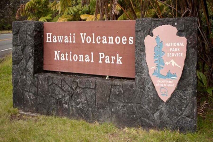 Oahu to Big Island Volcanoes National Park Adventure Tour - Hilo Bay and waterfall stops: Liliuokalani Gardens to Rainbow Falls