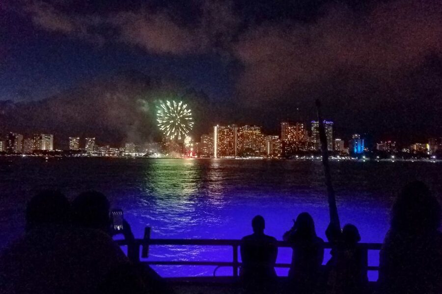 Oahu: Waikiki BYOB Friday Night Fireworks Cruise - A calmer way to watch Honolulu fireworks from South Oahu water