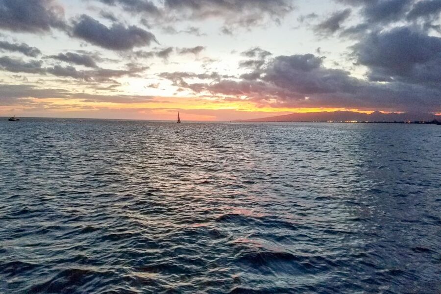 Oahu: Waikiki BYOB Friday Night Fireworks Cruise - Sunset lights to fireworks: why open views matter