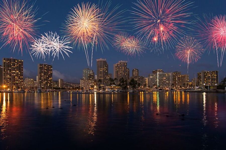Oahu: Waikiki Friday Night Fireworks Catamaran (Wahine Koa) - How the 2-hour Friday night schedule really plays out