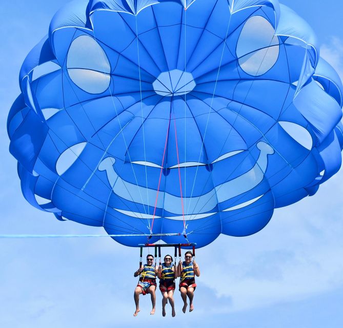 Oahu: Waikiki Parasailing - The Boat Ride Out: Views, Safety Talk, and Possible Sea Life