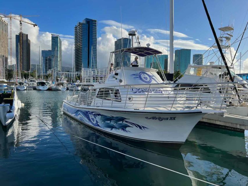 Oahu: Waikiki Whale Watching Tour-Donut and Coffee Included - The guided 1.5 hours: commentary that helps sightings click