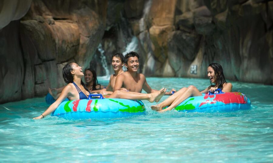 Oahu: Wet 'n' Wild Waterpark Ticket with Waikiki Transfer - Who this ticket fits best in real life
