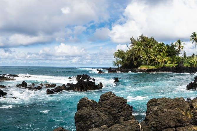 One Day Heavenly Hana Tour: Island Hopping from Oahu to Maui - Entering Maui at dawn: pickup, flights, and why the schedule feels tight