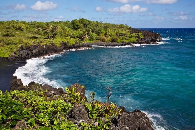 One Day Heavenly Hana Tour: Island Hopping from Oahu to Maui - Kaumahina State Wayside Park and Keanae Lookout: the windward views come fast