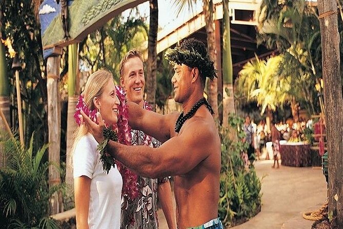 Pearl Harbor and Mini Circle Island Tour from Kauai - Kahuku and North Shore food: plan for lunch on your terms