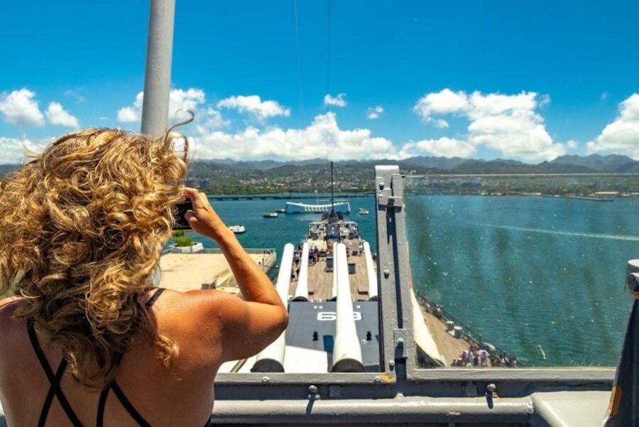 Pearl Harbor and Oahu Circle Island Tour FROM KONA - Dole Plantation, Mac Nut Farm, and Kahuku Sugar Mill Lunch Choices